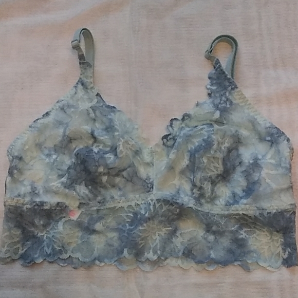 Bralette by VICTORA'S SECRET - Picture 3 of 5